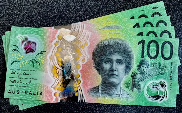 Australian 100 Dollar Note