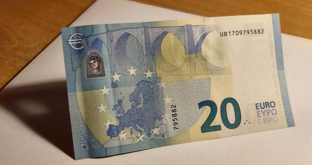Counterfeit 20 Euros - Image 2